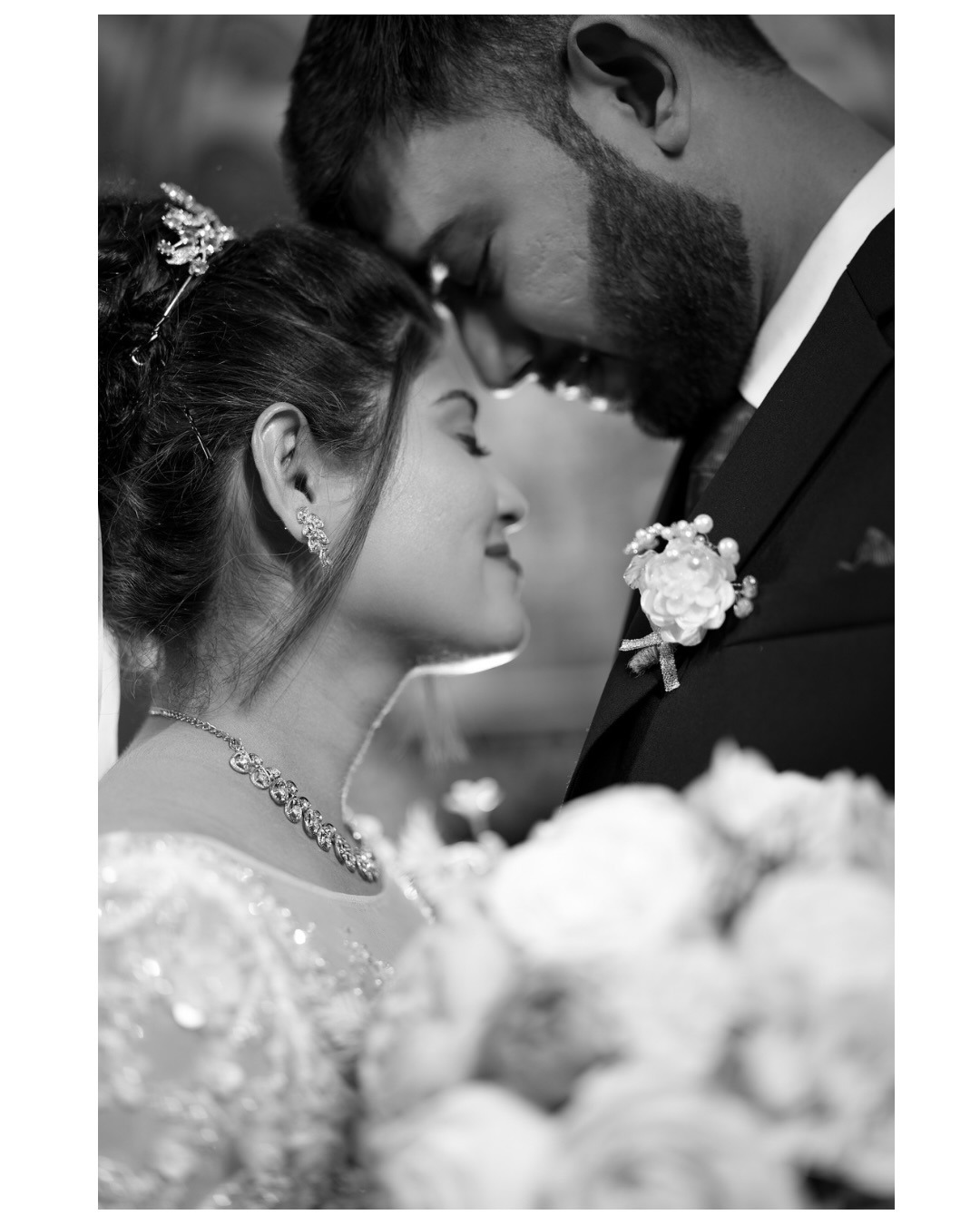 Where every glance becomes a memory💗##wedding #weddingshoot #bride #vasaivirar(8)